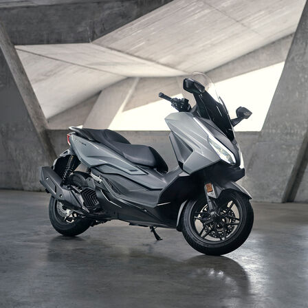 Honda Forza 125, vonkajšia statická snímka.