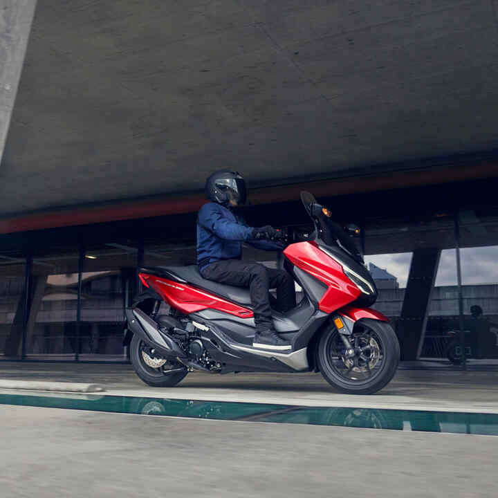 Honda Forza 350 – obrázok z akčného videa