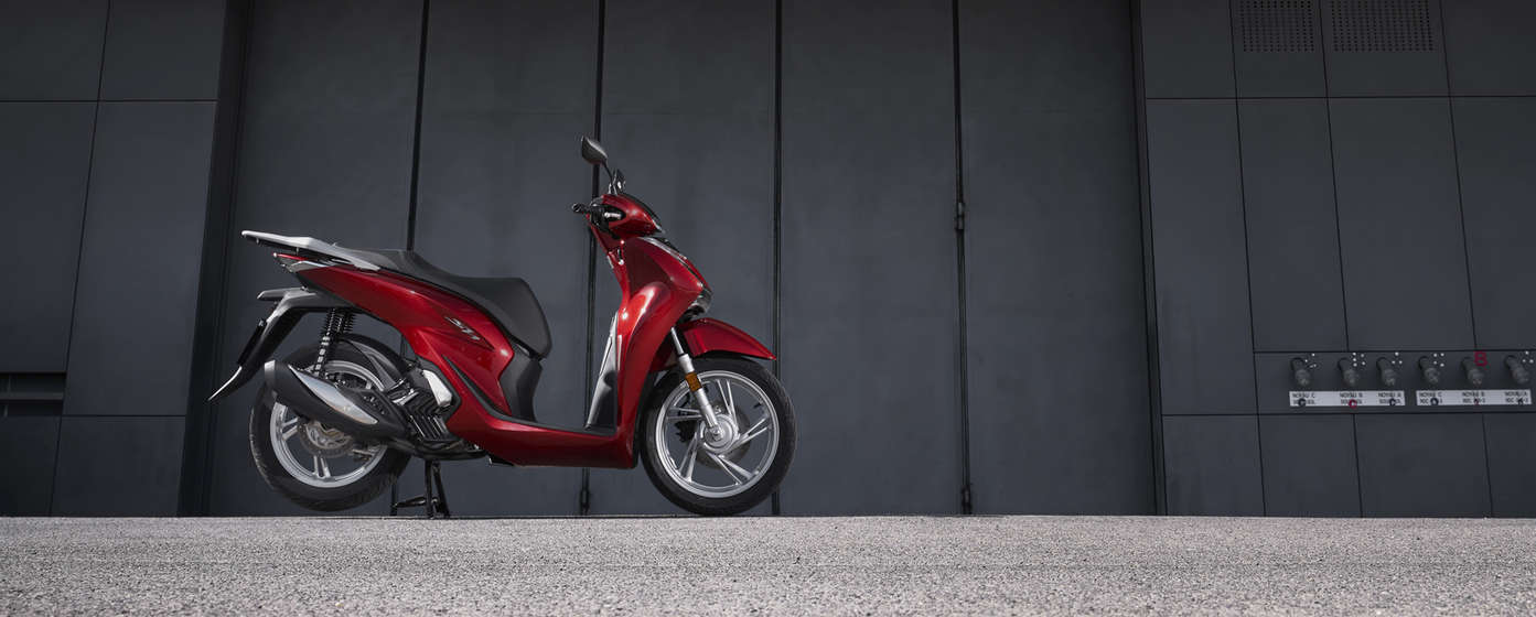Honda SH125i v mestskom prostredí.