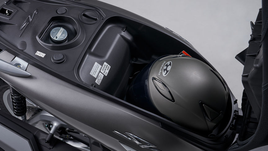Honda SH350i – Dostatok úložného priestoru a praktický inteligentný kľúč