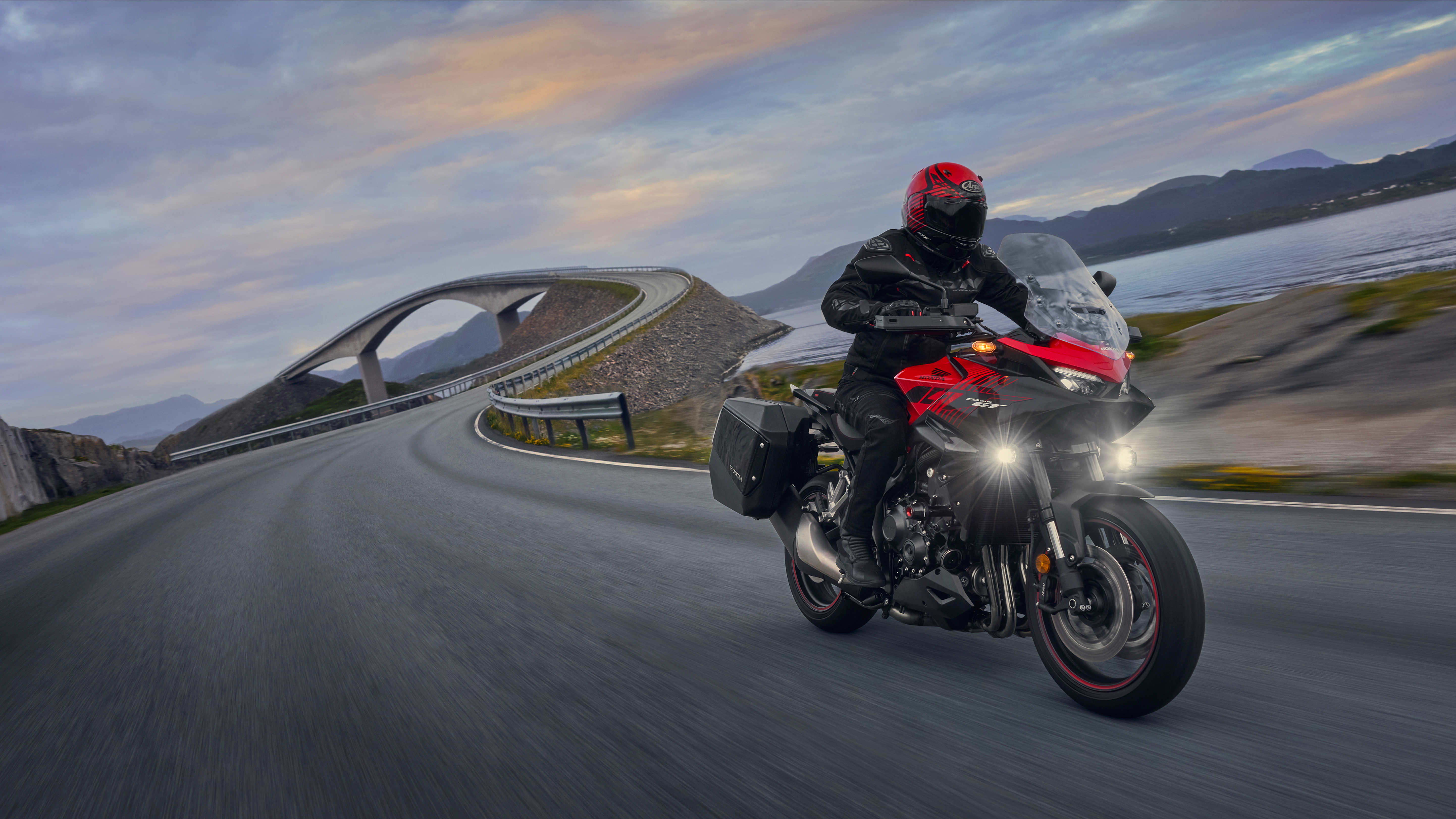 Honda CB1000GT na ceste