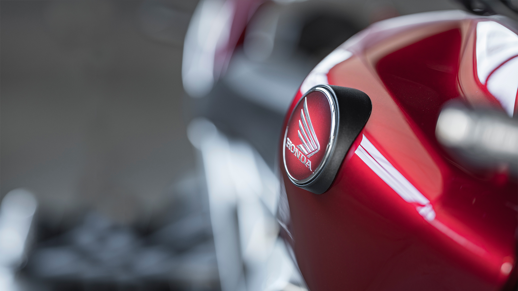 Detail palivovej nádrže motocykla Honda CB1000R