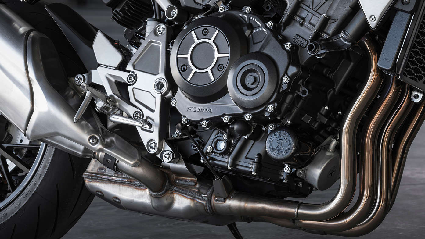 Honda CB1000R, vzrušujúci radový štvorvalcový motor 