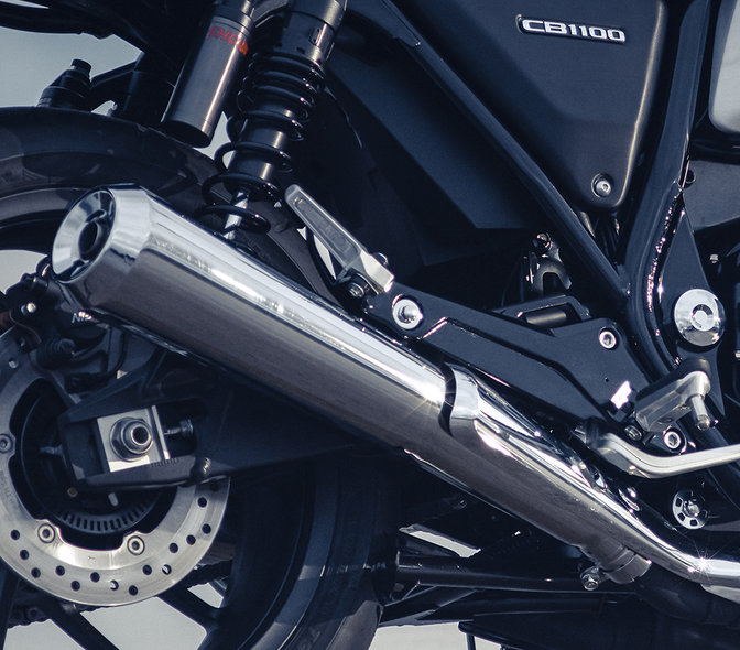 Detail motora motocykla Honda CB1100 RS.