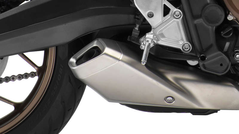 CB650R Neo Sports Café, priblížený pohľad na výfukové potrubie, štúdiový záber