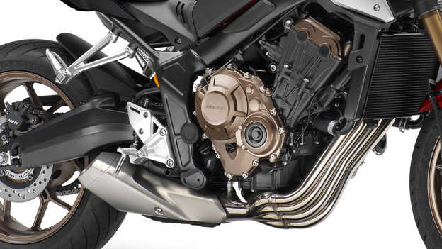 radový štvorvalcový, 16-ventilový motor DOHC s parametrami podľa normy EURO5