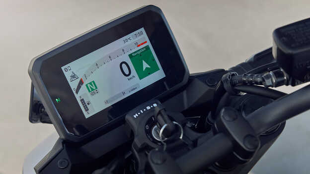 TFT displej modelu Honda CB750 Hornet s navigáciou.