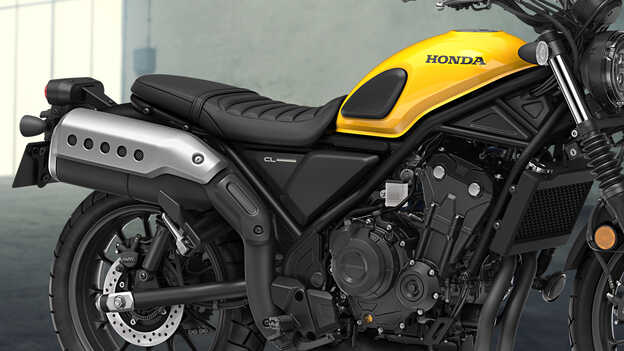 Pohodlné sedadlo motocykla Honda CL500.