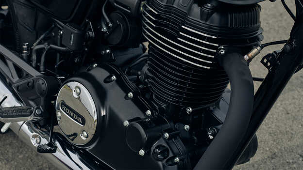 Detailný záber na jednovalcový motor GB350S
