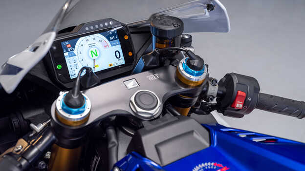 Detailný záber na prístrojový panel modelu Honda CBR1000RR-R Fireblade