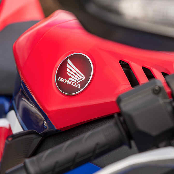 Logo Honda CBR1000RR-R Wings na palivovej nádrži