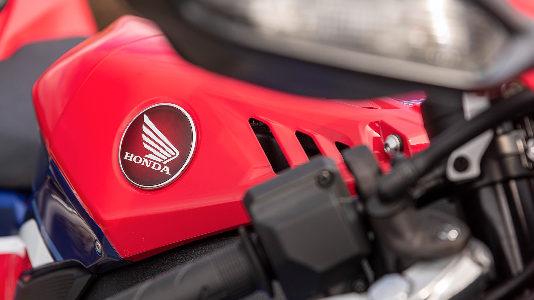 Logo Honda CBR1000RR-R Wings na palivovej nádrži