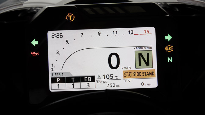 Detailný záber na digitálnu TFT obrazovku modelu Honda CBR1000RR Fireblade.