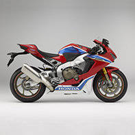 Záber zboku na model Honda CBR1000RR Fireblade SP2.