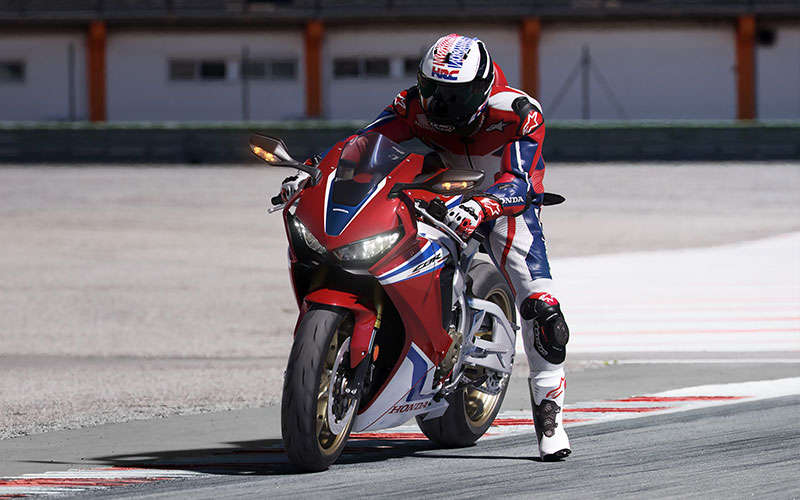 CBR1000RR Fireblade SP trojštvrťový predný záber z ľavej strany