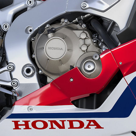 CBR1000RR Fireblade SP priblížený pohľad na motor