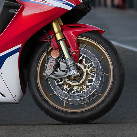 CBR1000RR Fireblade SP priblížený pohľad na predné koleso