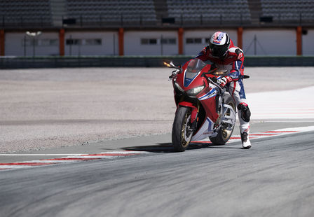 CBR1000RR Fireblade SP trojštvrťový predný záber z ľavej strany