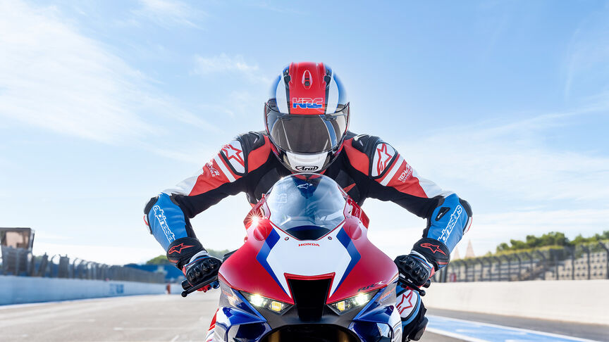 Honda CBR1000RR-R Fireblade SP – dôraz na vysokootáčkový radový štvorvalcový motor s čiastkovými vačkami