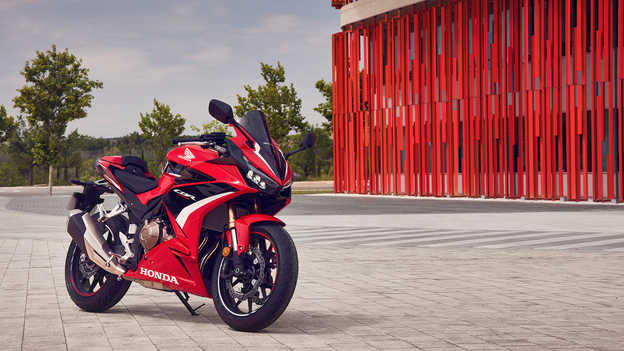 CBR500R: Agresívne superšportové prevedenie a nové grafické prvky