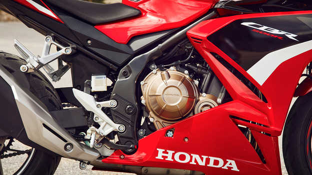 CBR500R – Vzrušujúci výkon dvojvalcového motora