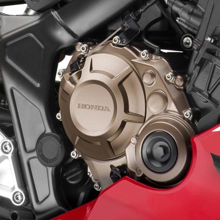 CBR650R, štúdiový záber, priblížený pohľad na motor