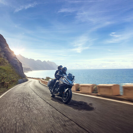 Honda NT1100 s jednoduchým ovládaním a odpružením s dlhým zdvihom.