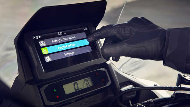 Dotykový displej modelu Honda NT1100 s pripojením k smartfónu.
