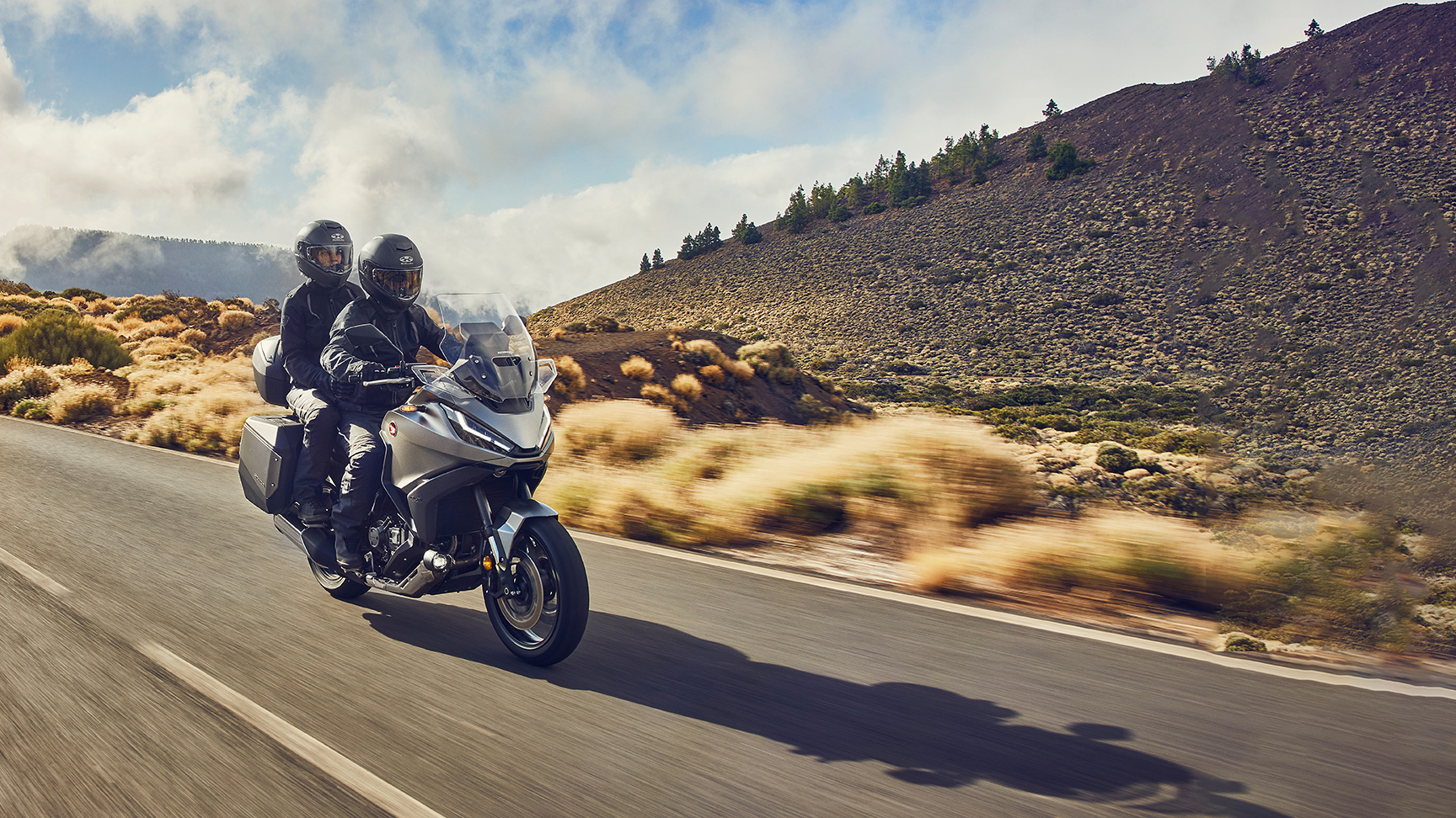 Honda NT1100 na voľnej ceste