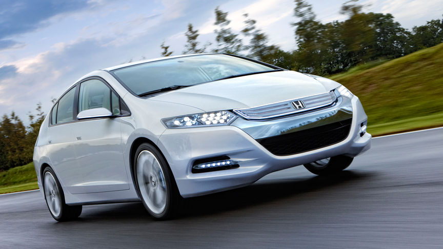 Predn&yacute; troj&scaron;tvrťov&yacute; pohľad zľava na model Honda Insight, v exteri&eacute;ri.