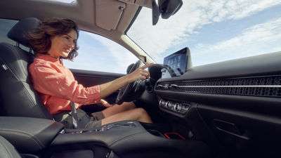9" infotainment Honda CONNECT + navig&aacute;cia, AM/FM/DAB, Android Auto a Apple Carplay