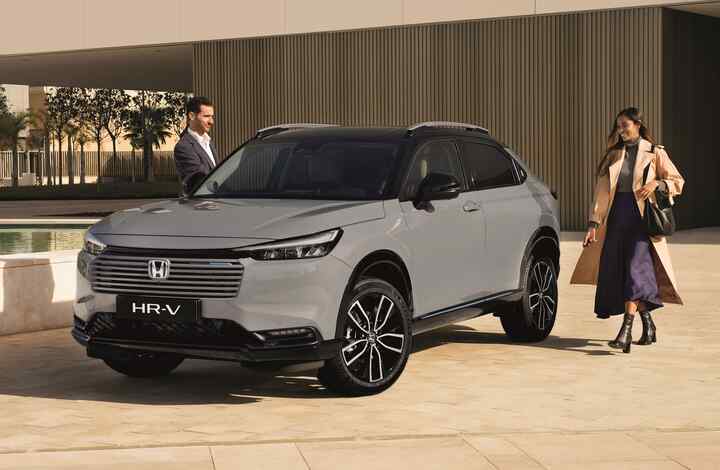 Side facing Honda HR-V in city location.